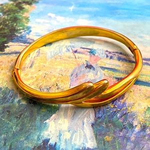 Vintage 90s Gold Toned Hinged Bracelet Size 6